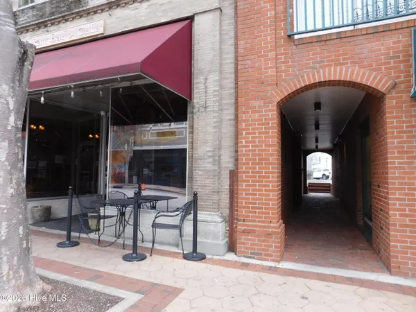 $2,195 | 216 Middle Street, Unit B, New Bern, NC 28560