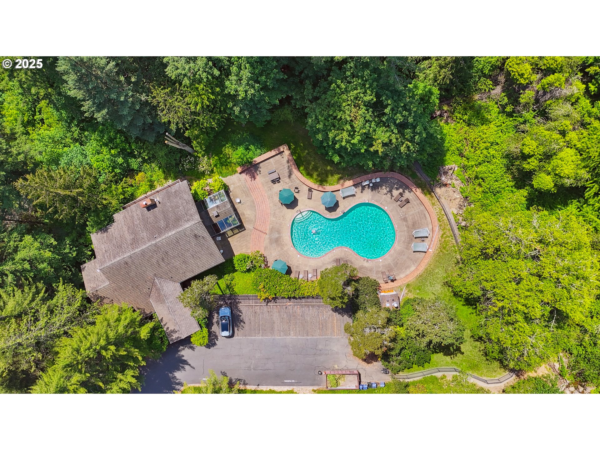 7522 Southwest Barnes Road, Unit E Portland, OR 97225 - Photo 16 of 27