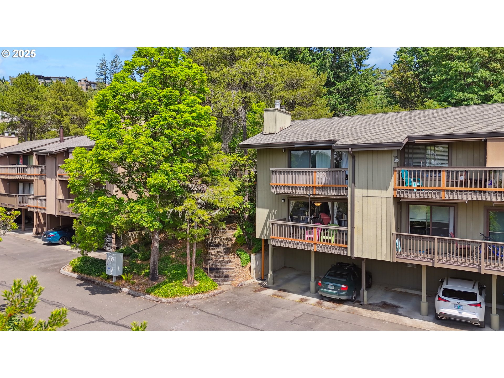 7522 Southwest Barnes Road, Unit E Portland, OR 97225 - Photo 2 of 27