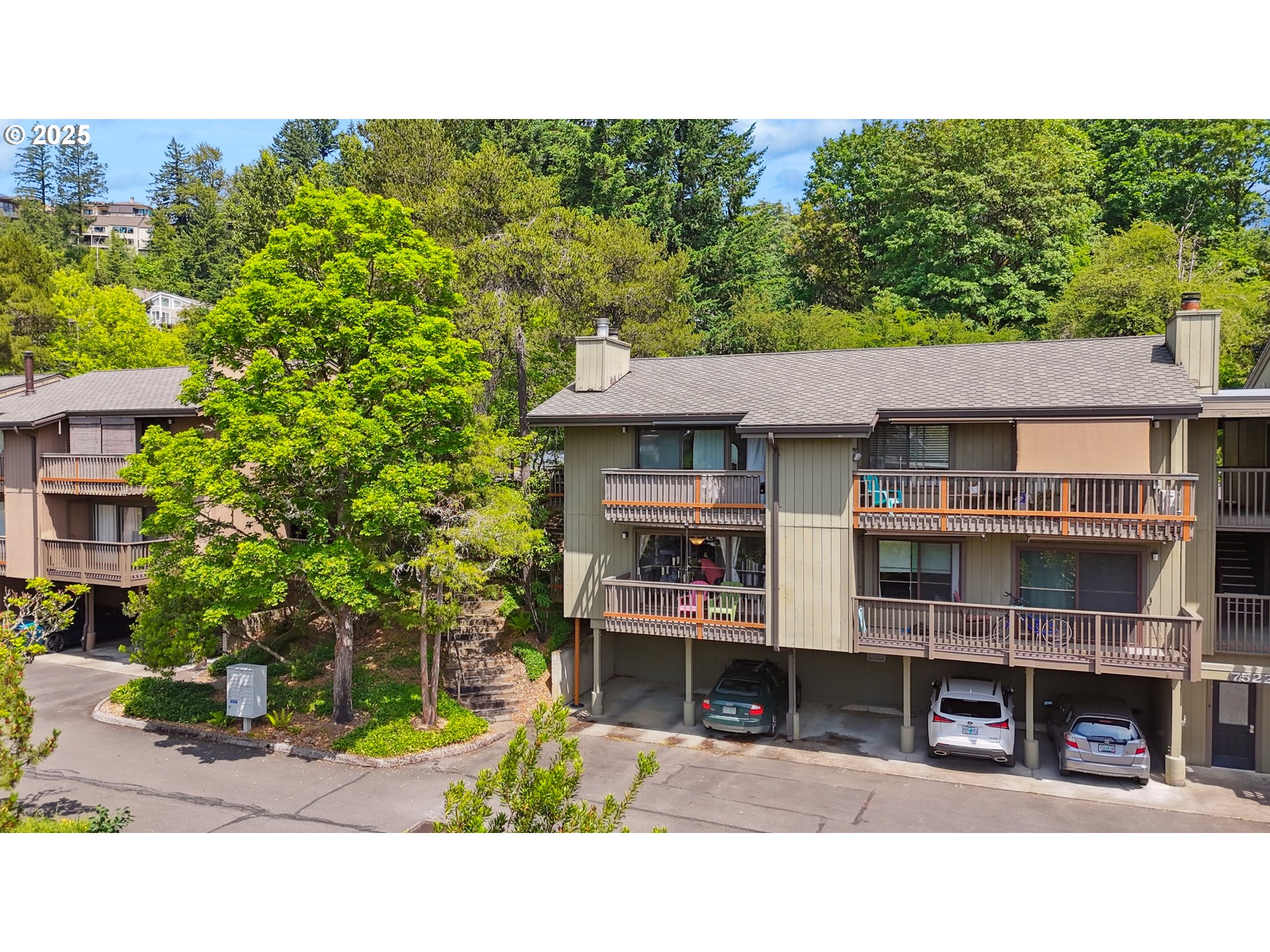 7522 Southwest Barnes Road, Unit E Portland, OR 97225 - Photo 4 of 27
