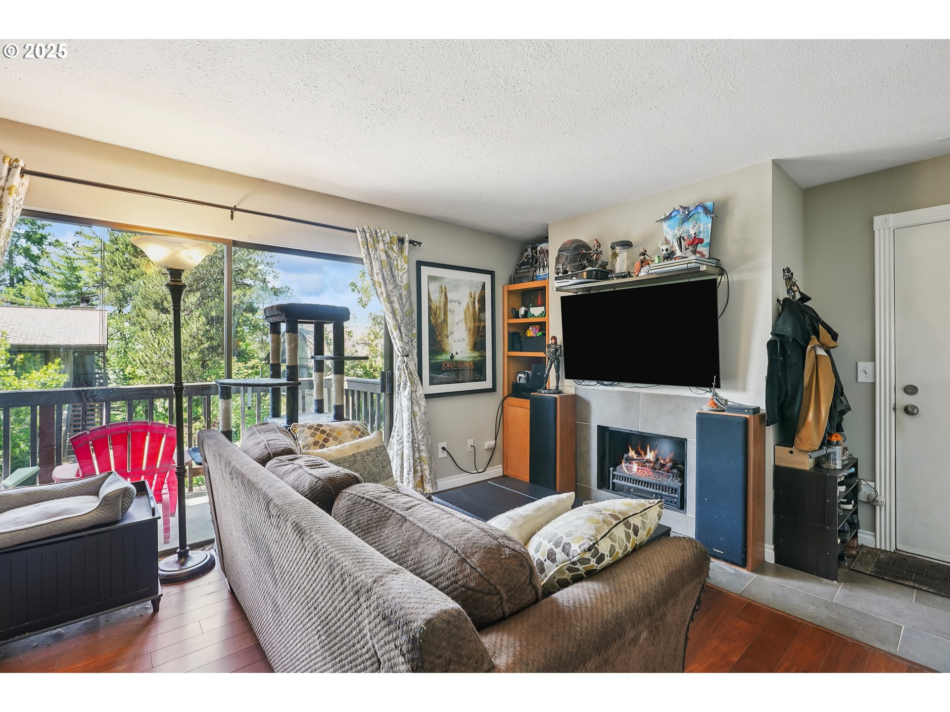 7522 Southwest Barnes Road, Unit E Portland, OR 97225 - Photo 7 of 27