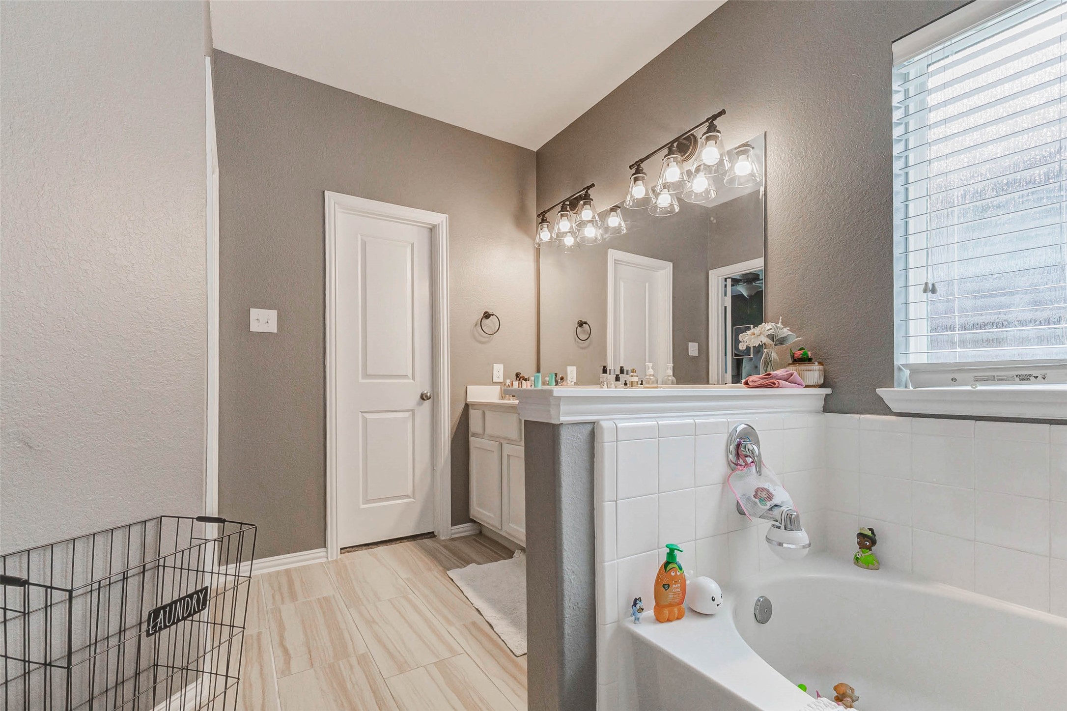 3210 Montclair Orchard Trace Spring, TX 77386 - Photo 30 of 38 Large walk-in closet off the bathroom suite