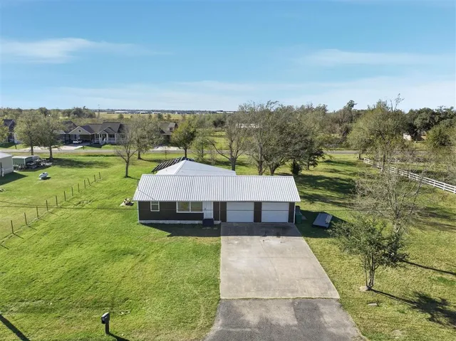 $2,200 | 7681 Acadian Lane, Lake Charles, LA 70607