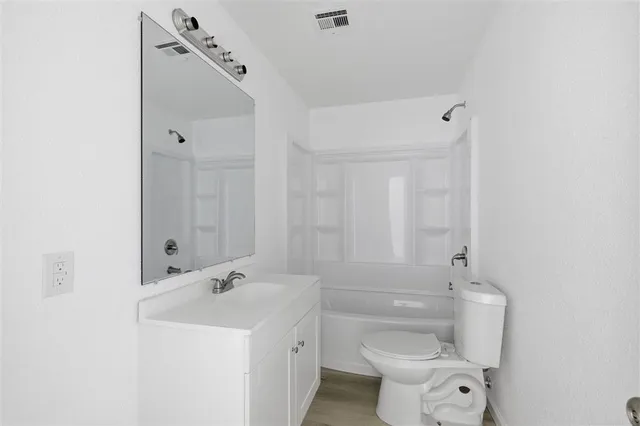 $2,200 | 7681 Acadian Lane, Lake Charles, LA 70607