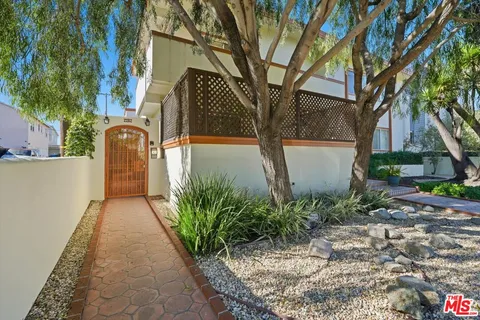 $599,000 | 2702 11th Street, Unit 5, Santa Monica, CA 90405