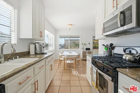 $599,000 | 2702 11th Street, Unit 5, Santa Monica, CA 90405