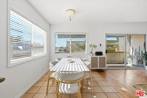 $599,000 | 2702 11th Street, Unit 5, Santa Monica, CA 90405