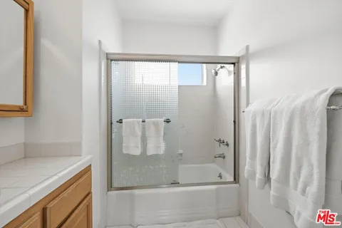 $599,000 | 2702 11th Street, Unit 5, Santa Monica, CA 90405