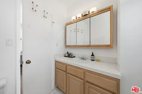 $599,000 | 2702 11th Street, Unit 5, Santa Monica, CA 90405