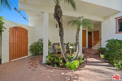 $599,000 | 2702 11th Street, Unit 5, Santa Monica, CA 90405