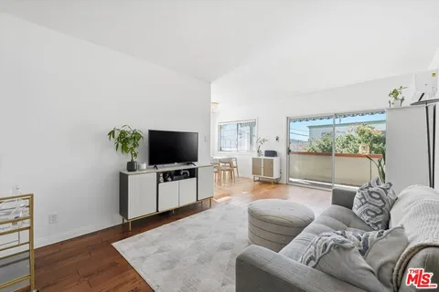 $599,000 | 2702 11th Street, Unit 5, Santa Monica, CA 90405
