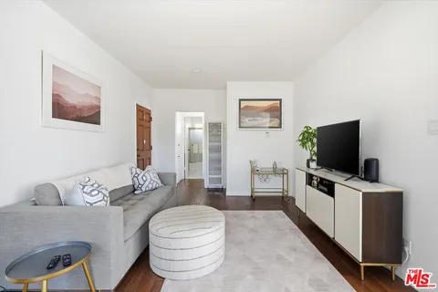 $599,000 | 2702 11th Street, Unit 5, Santa Monica, CA 90405