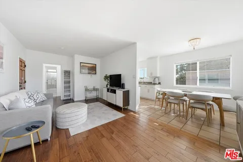 $599,000 | 2702 11th Street, Unit 5, Santa Monica, CA 90405