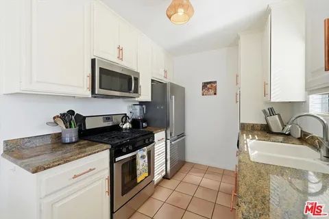 $599,000 | 2702 11th Street, Unit 5, Santa Monica, CA 90405