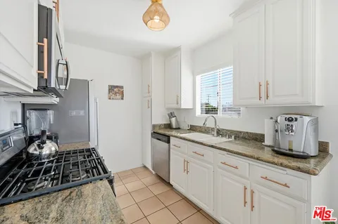 $599,000 | 2702 11th Street, Unit 5, Santa Monica, CA 90405