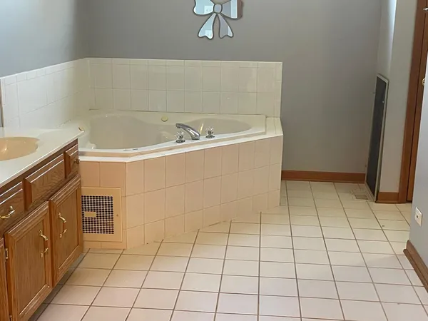 $3,950 | 13356 Vicarage Drive, Plainfield, IL 60585