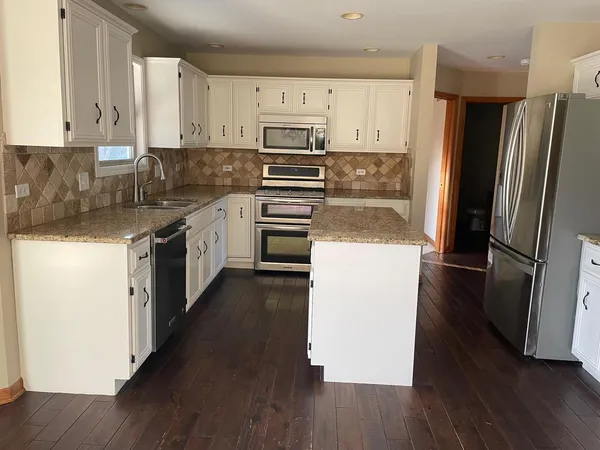 $3,950 | 13356 Vicarage Drive, Plainfield, IL 60585