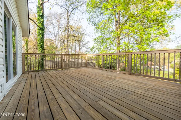 $344,500 | 912 South Linden Drive, Alcoa, TN 37701