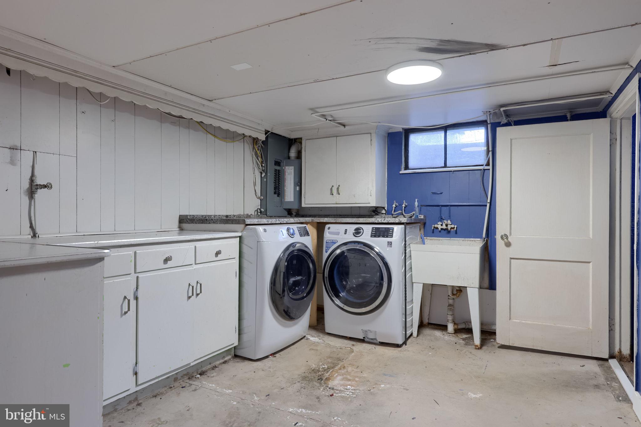 145 Weaver Road Lancaster, PA 17603 - Photo 74 of 87 a utility room with sink dryer and washer
