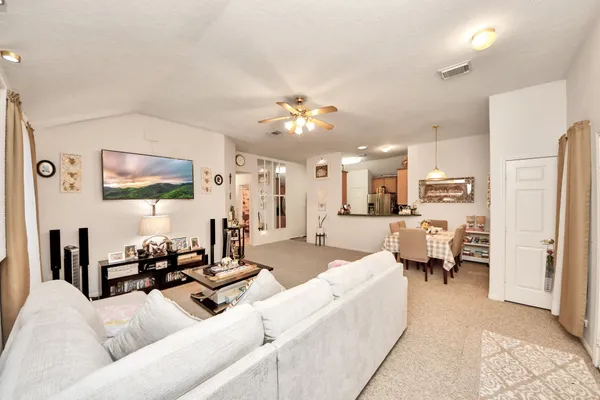 $1,800 | 1611 Bob White, Brookshire, TX 77423