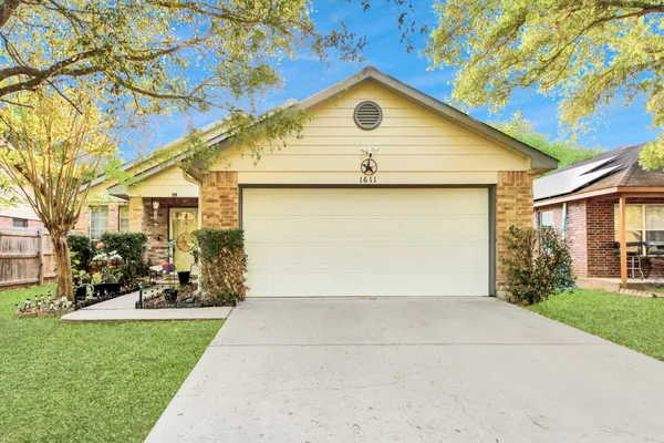 $1,800 | 1611 Bob White, Brookshire, TX 77423