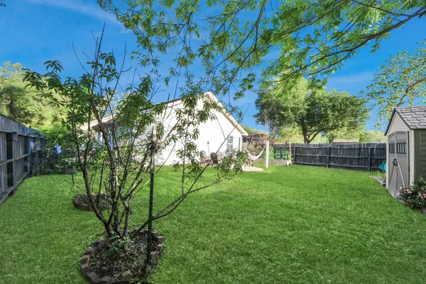 $1,800 | 1611 Bob White, Brookshire, TX 77423