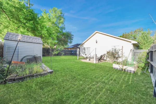 $1,800 | 1611 Bob White, Brookshire, TX 77423