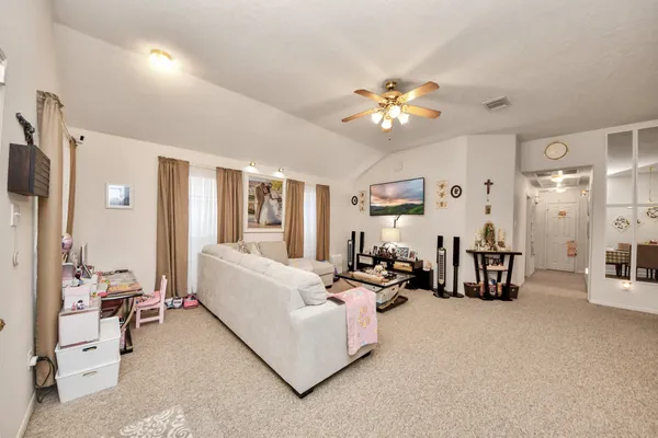 $1,800 | 1611 Bob White, Brookshire, TX 77423