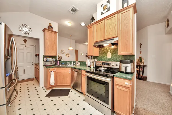 $1,800 | 1611 Bob White, Brookshire, TX 77423