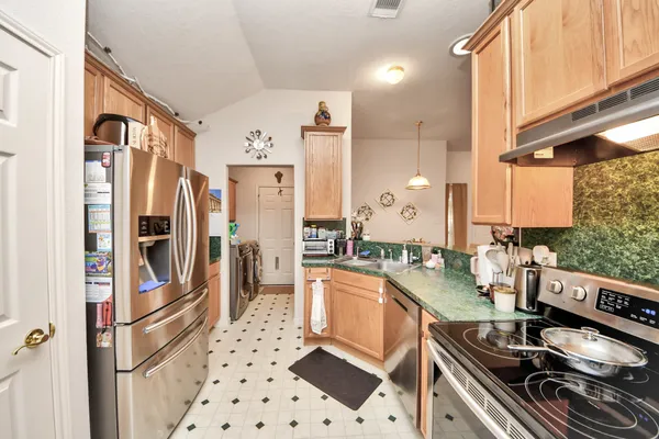 $1,800 | 1611 Bob White, Brookshire, TX 77423