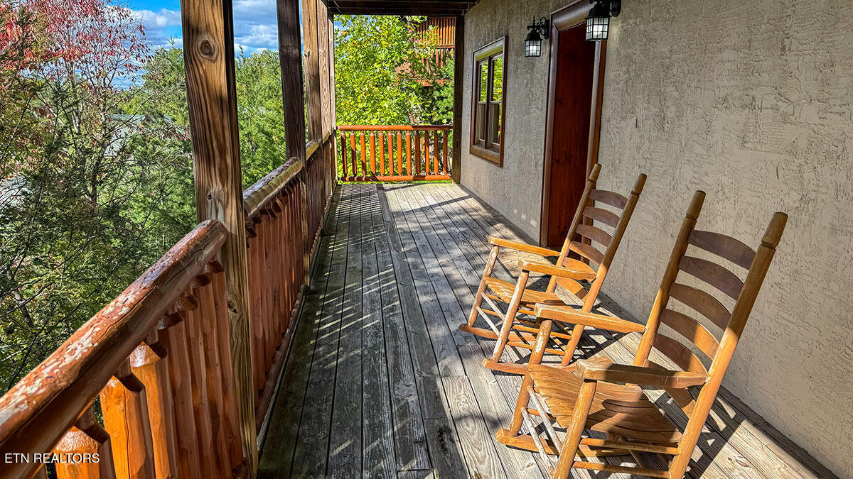 1352 Timberwolf Way Sevierville, TN 37876 - Photo 33 of 41 rental-cabin-38
