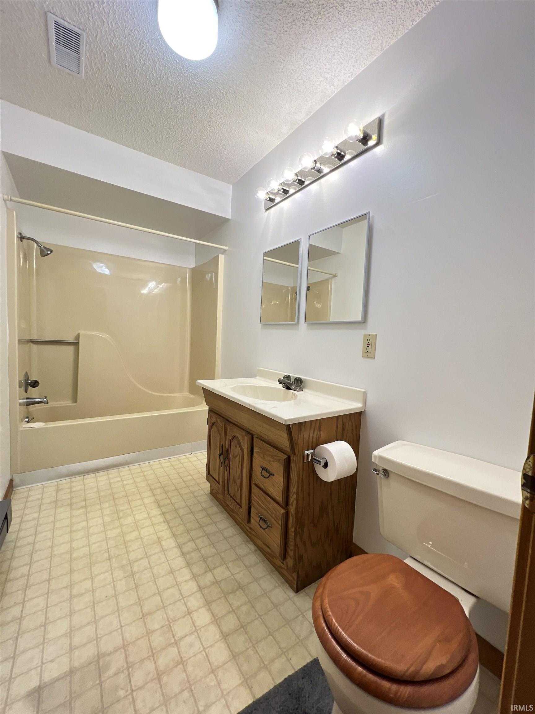 220 East 950 South Fairmount, IN 46928 - Photo 13 of 25