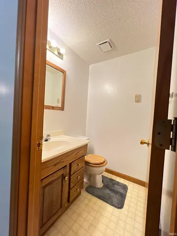 $174,900 | 220 East 950 South, Fairmount, IN 46928