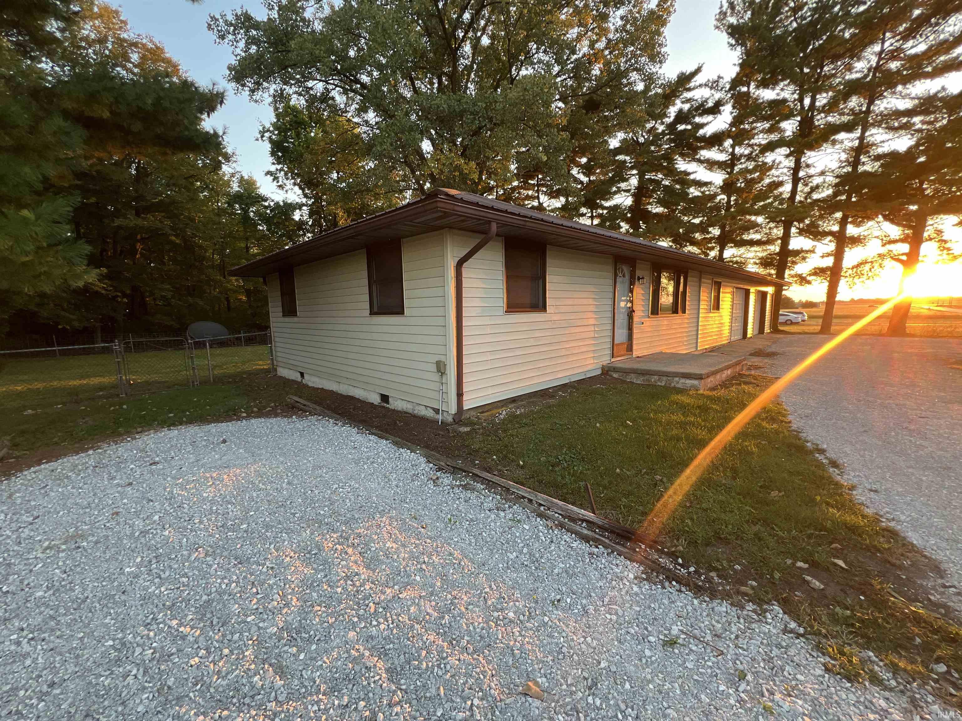 220 East 950 South Fairmount, IN 46928 - Photo 6 of 25