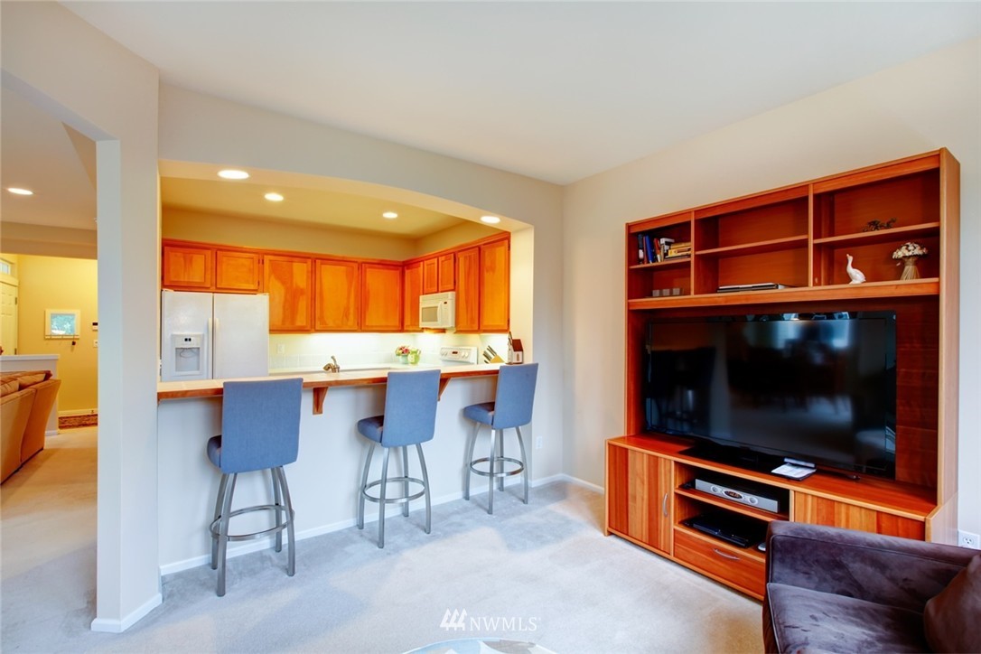 10926 Southeast 187th Lane Renton, WA 98055 - Photo 4 of 14 Gallery Image 4