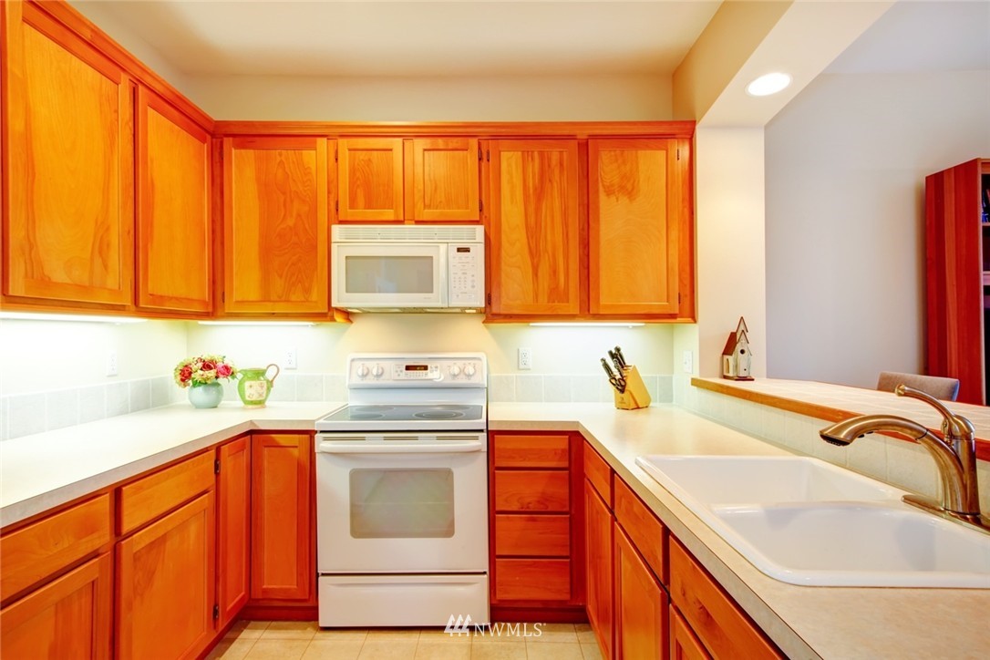10926 Southeast 187th Lane Renton, WA 98055 - Photo 5 of 14 Gallery Image 5
