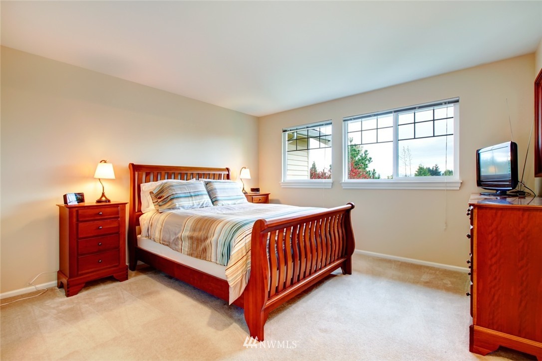 10926 Southeast 187th Lane Renton, WA 98055 - Photo 7 of 14 Gallery Image 7