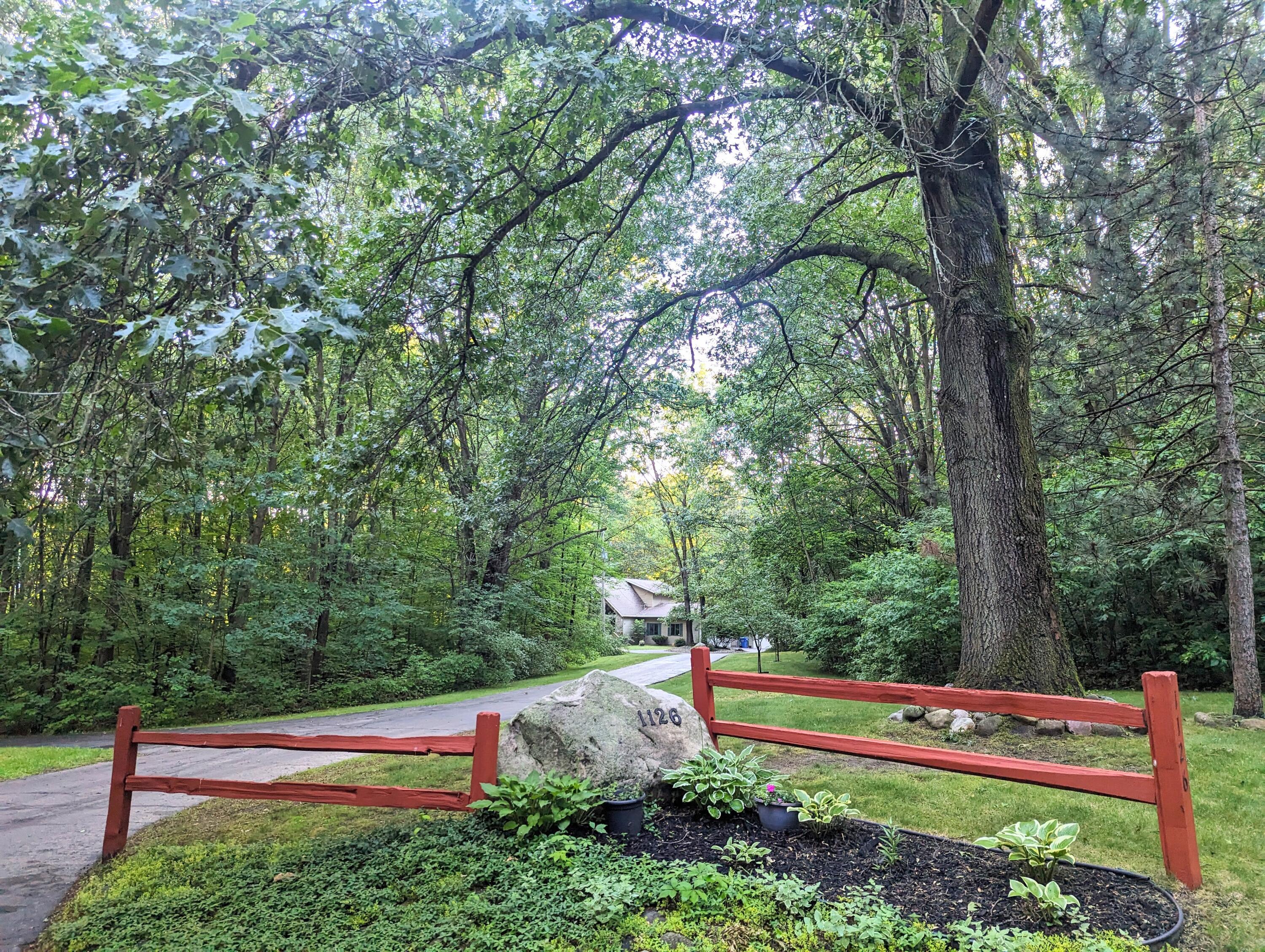 1126 Hunter Ridge Battle Creek, MI 49017 - Photo 3 of 48 PXL_20240614_000558011