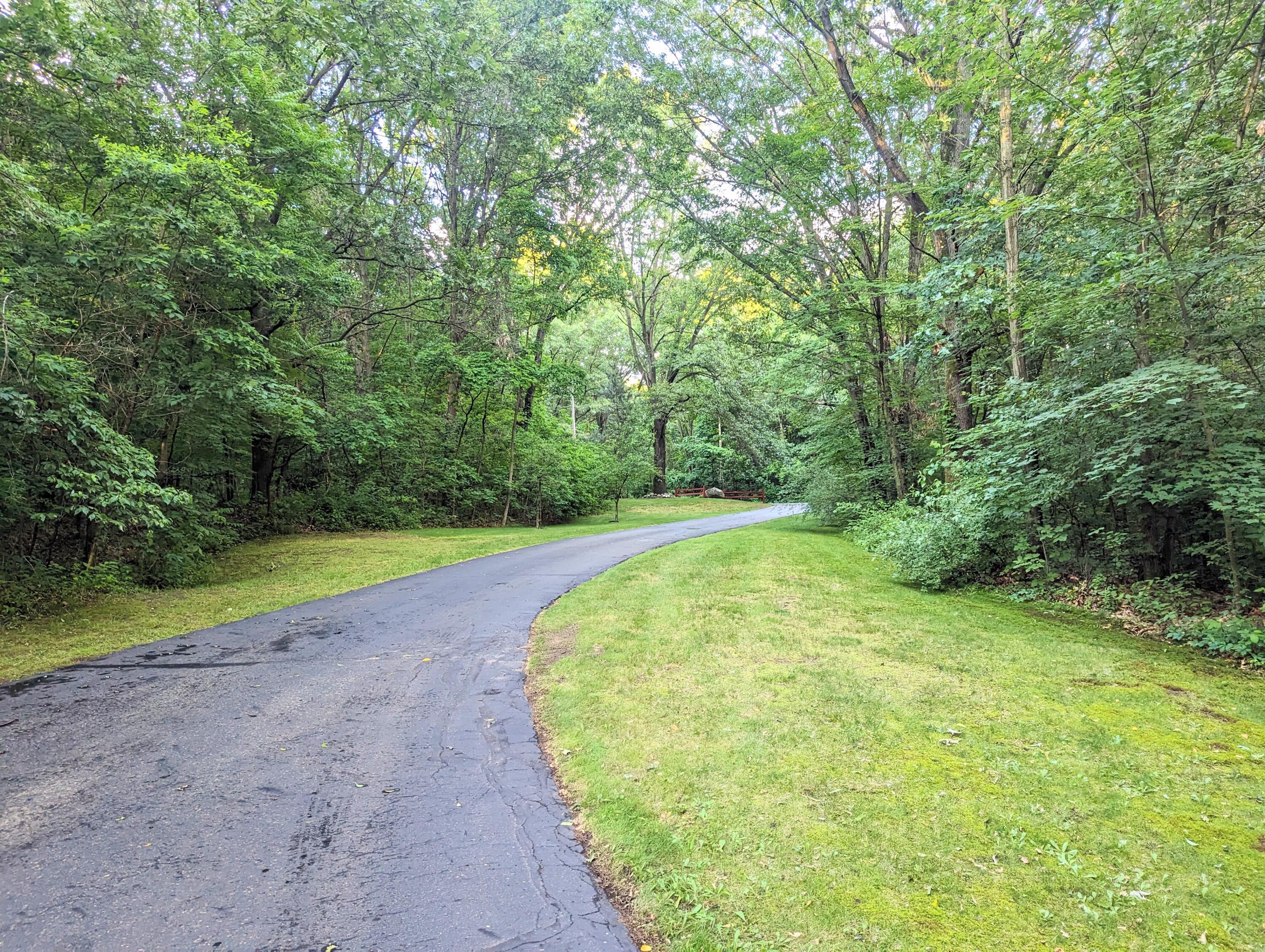 1126 Hunter Ridge Battle Creek, MI 49017 - Photo 4 of 48 PXL_20240614_000329103