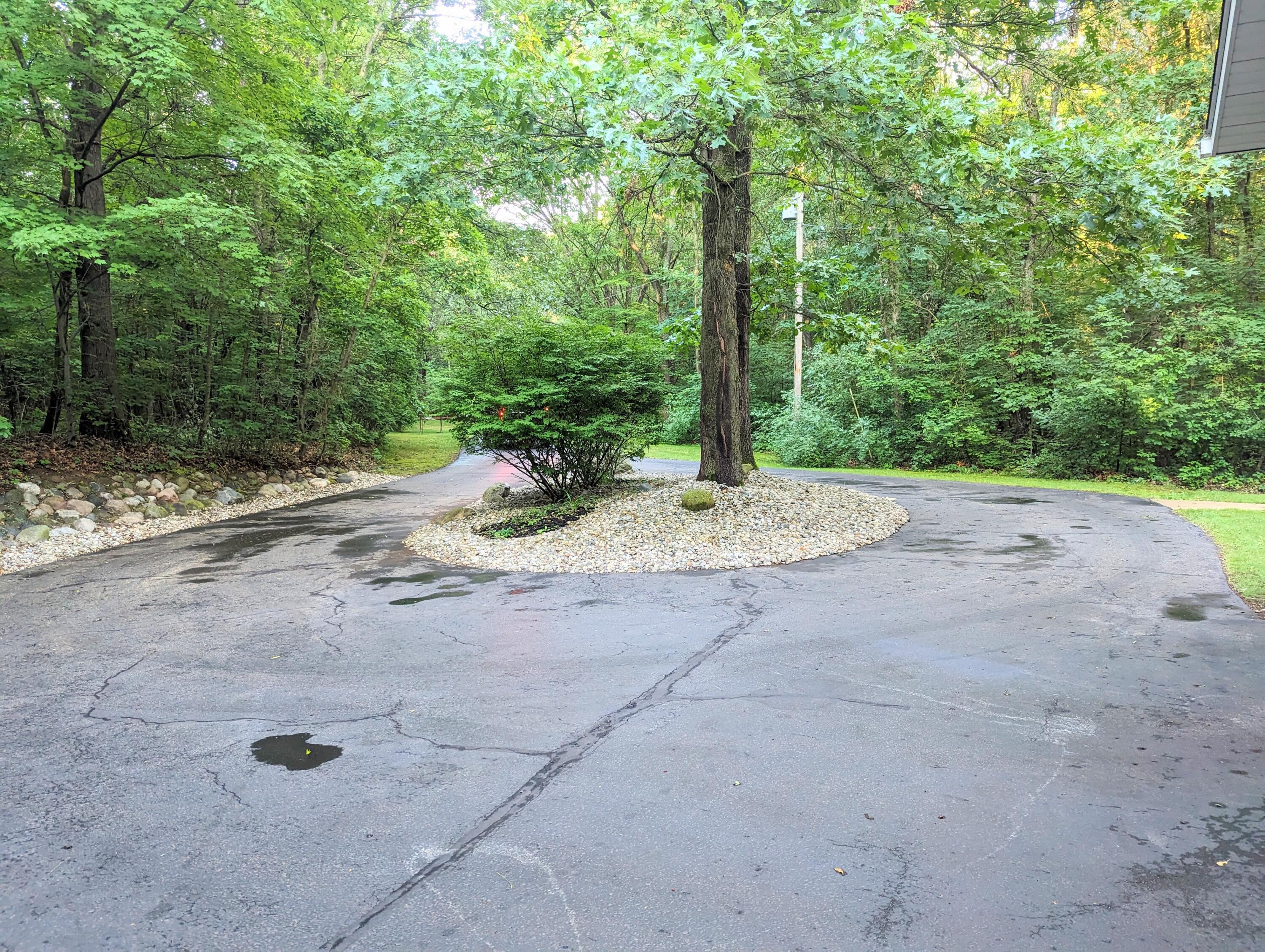 1126 Hunter Ridge Battle Creek, MI 49017 - Photo 5 of 48 PXL_20240614_000254138