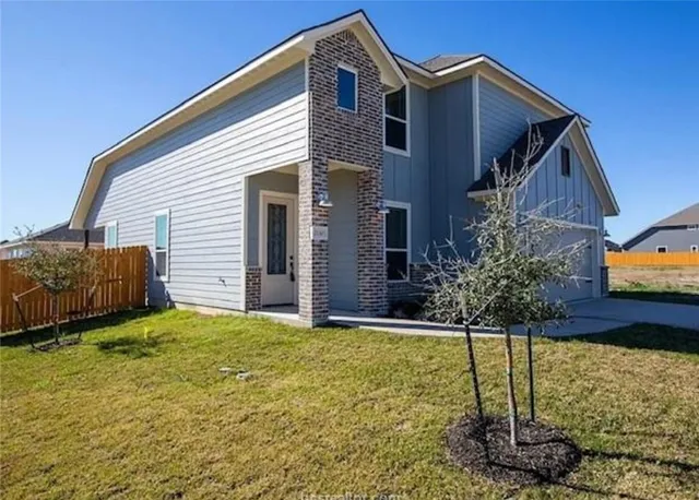 a house view with a outdoor space