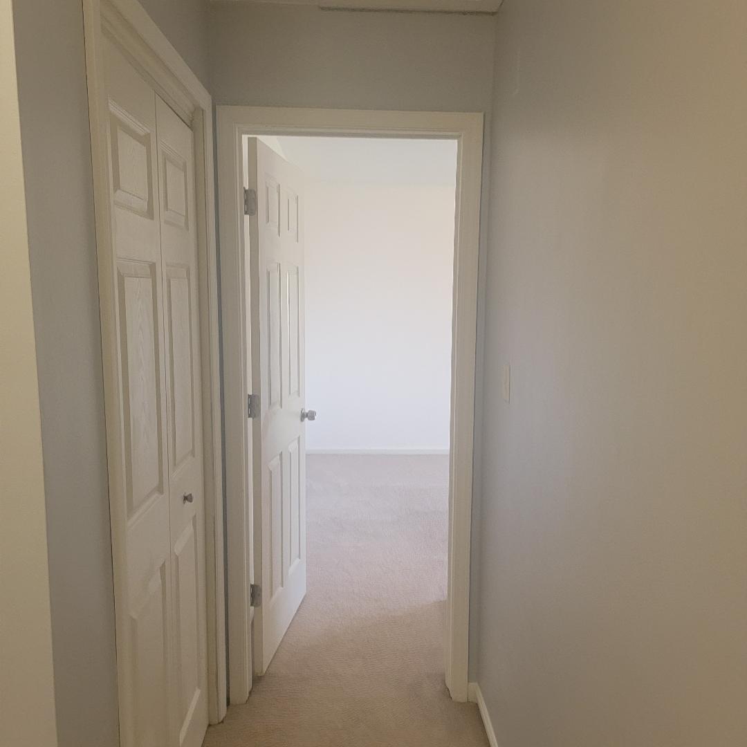 217 Pheasant Road Matteson, IL 60443 - Photo 16 of 27 a view of a hallway