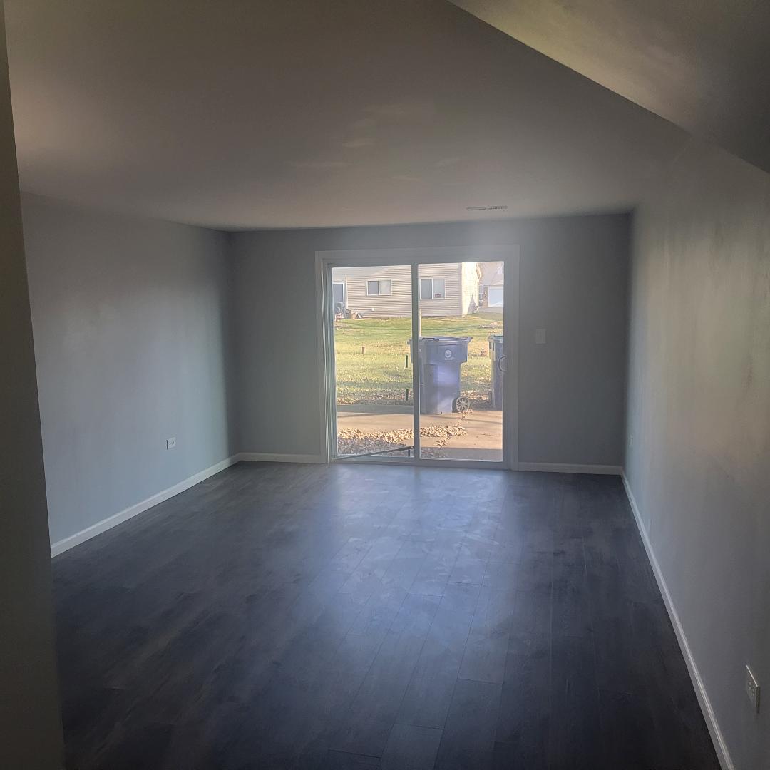 217 Pheasant Road Matteson, IL 60443 - Photo 22 of 27 an empty room with windows
