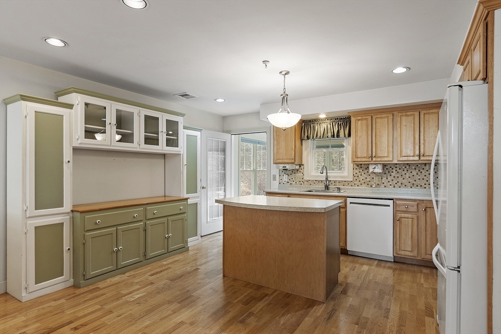 135 Beach Road, Unit E2 Salisbury, MA 01952 - Photo 12 of 35