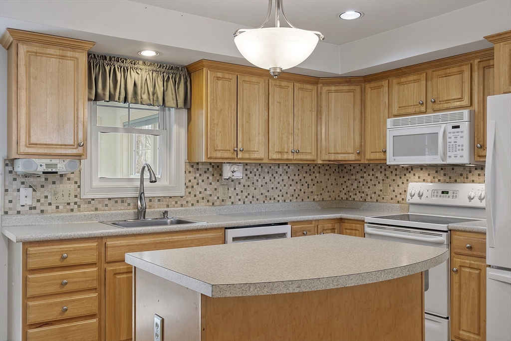 135 Beach Road, Unit E2 Salisbury, MA 01952 - Photo 9 of 35