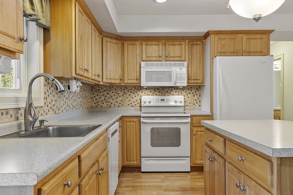 135 Beach Road, Unit E2 Salisbury, MA 01952 - Photo 10 of 35