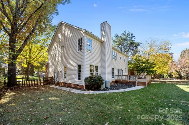 a view of a backyard with garden