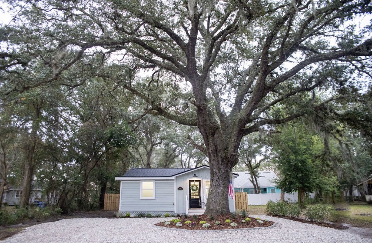 610 Division Street Fernandina Beach, FL 32034 - Photo 3 of 43 a front view of a house with a yard