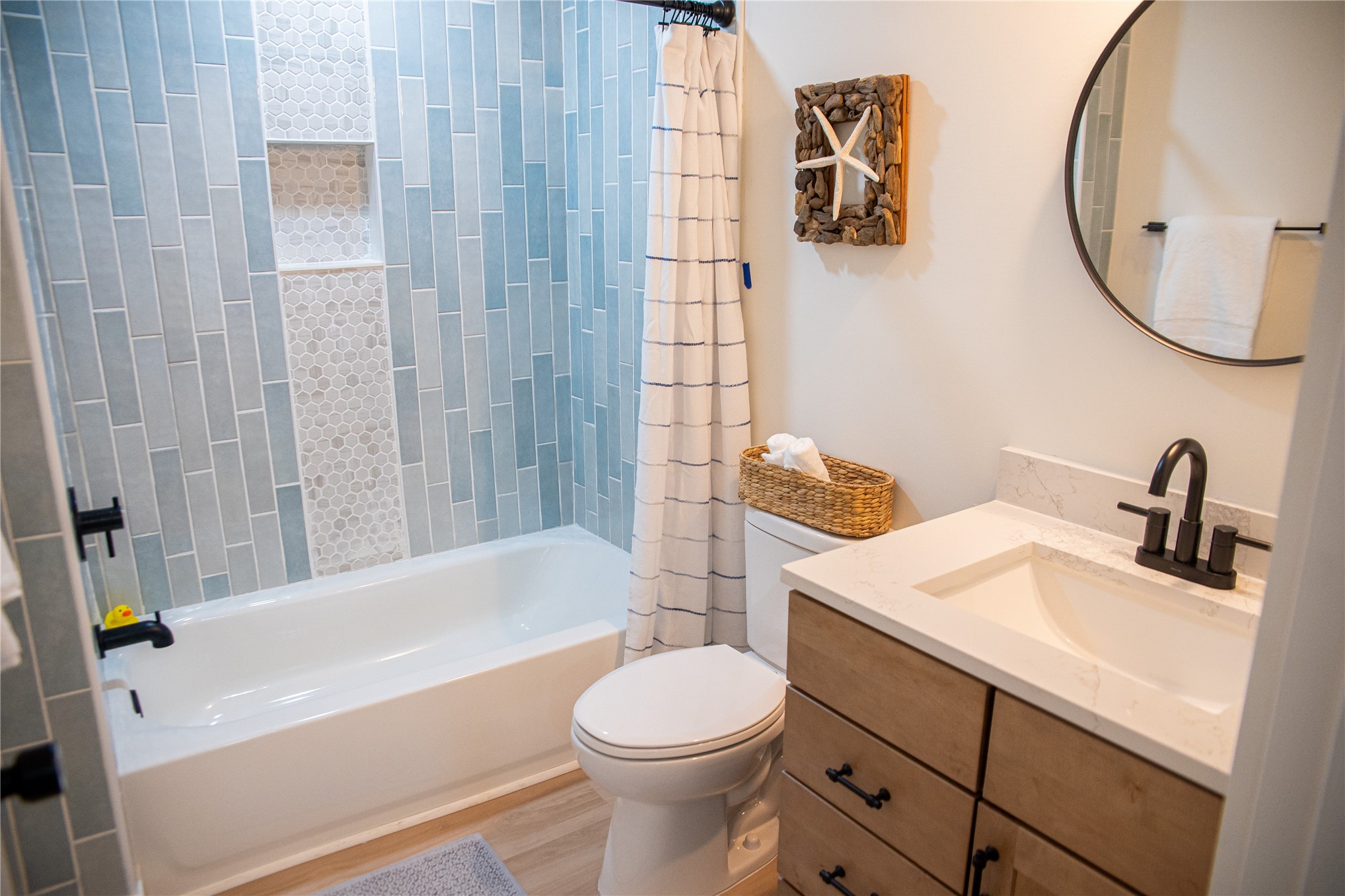 610 Division Street Fernandina Beach, FL 32034 - Photo 31 of 43 guest bath