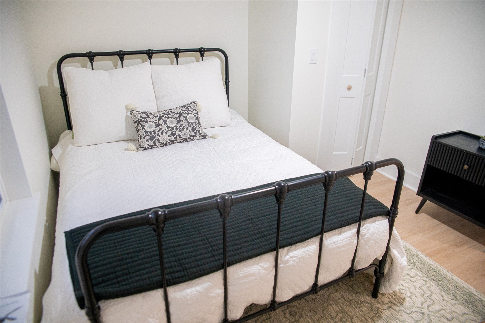 610 Division Street Fernandina Beach, FL 32034 - Photo 34 of 43 a bedroom with a bed and a dresser